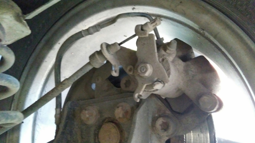 Почему заклинивает ручник