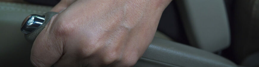 Что делать, если заклинило ручник