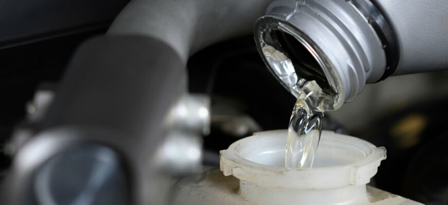 Как заменить тормозную жидкость своими руками: пошаговая инструкция