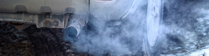 Синий дым из выхлопной трубы: поиск и диагностика неисправностей