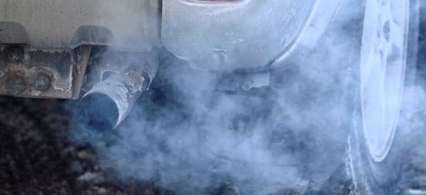 Синий дым из выхлопной трубы: поиск и диагностика неисправностей