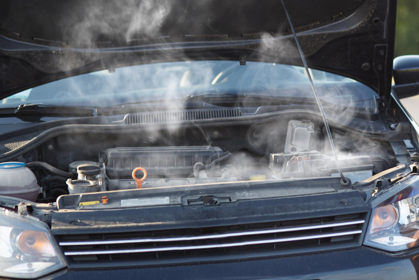 Почему дымит мотор из-под капота