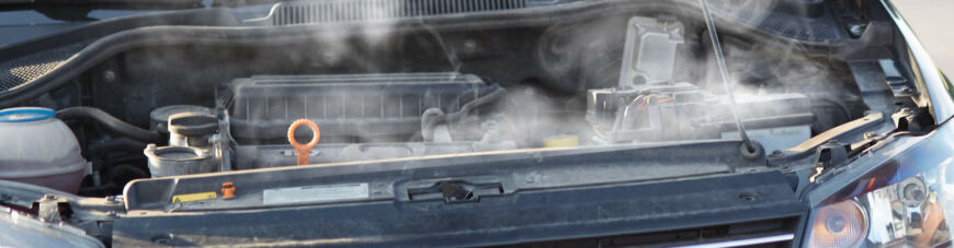 Почему дымит мотор и что с этим делать
