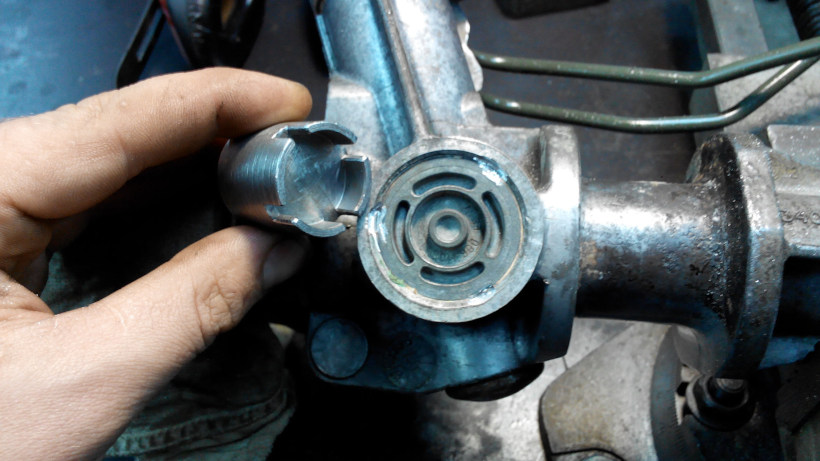 Что делать, если стучит рулевая рейка