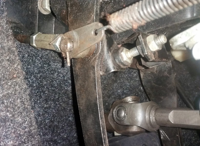 Педаль не возвращается в изначальное положение