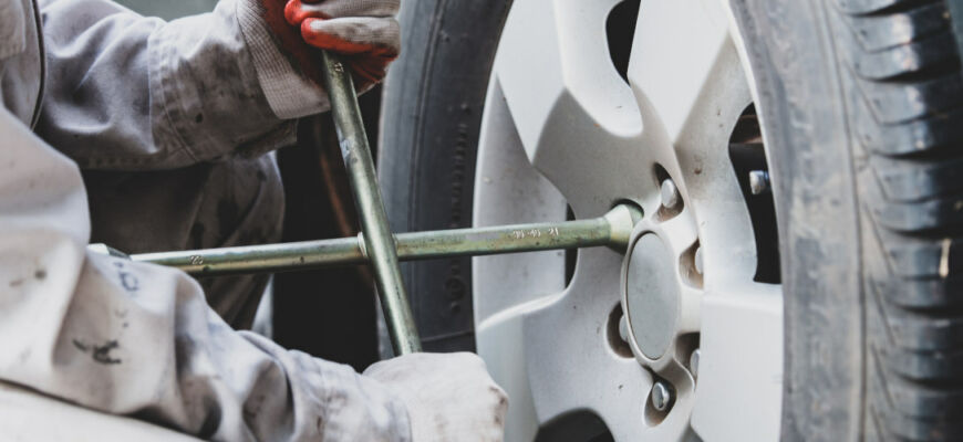 Моменты затяжки болтов колес автомобилей: таблица по маркам